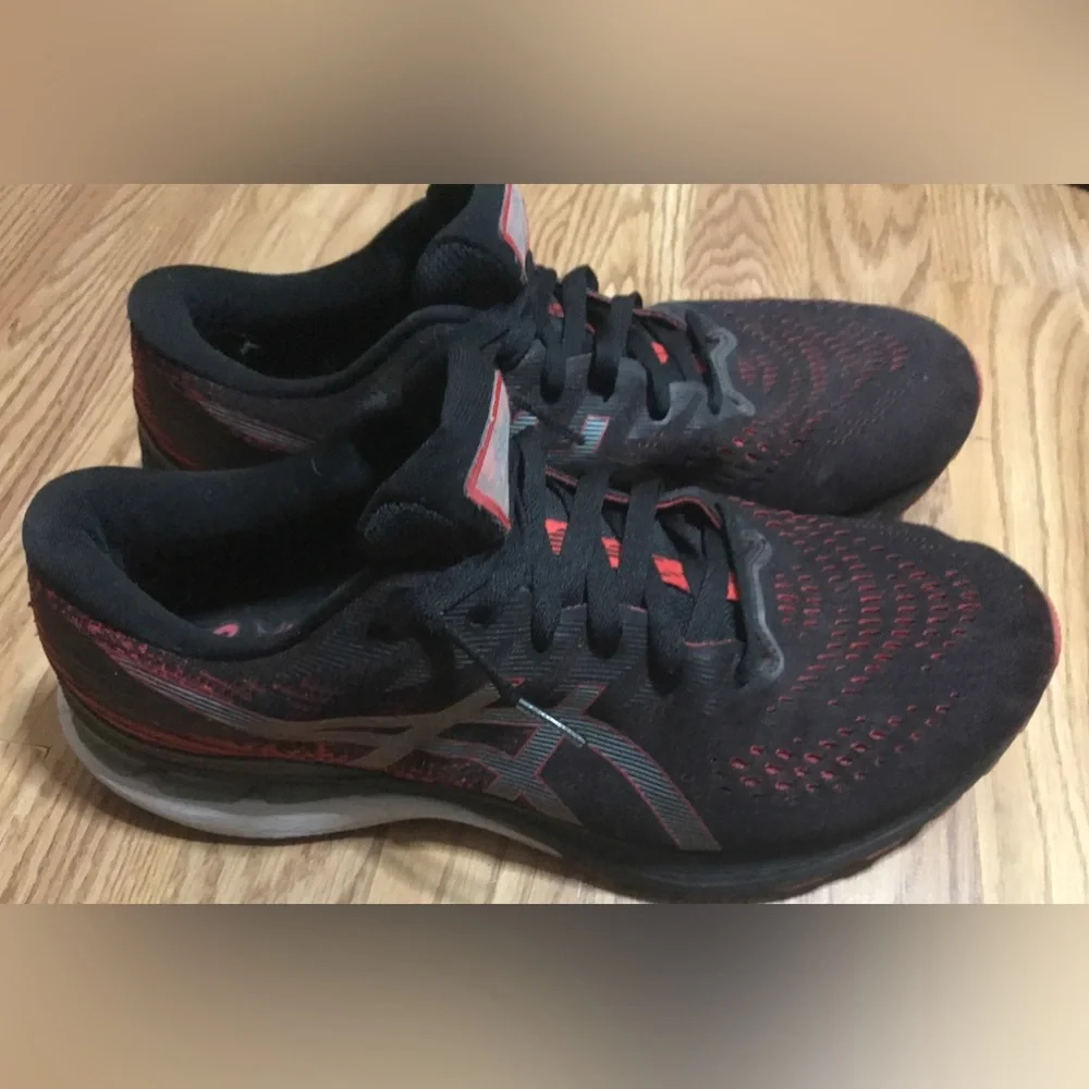 ASICS Gel Kayano 28 Black Red White Running athletic sneaker Shoes size 11.5 US